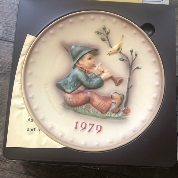 Antique M.I Hummel Collectibles - Picture 3 of 5